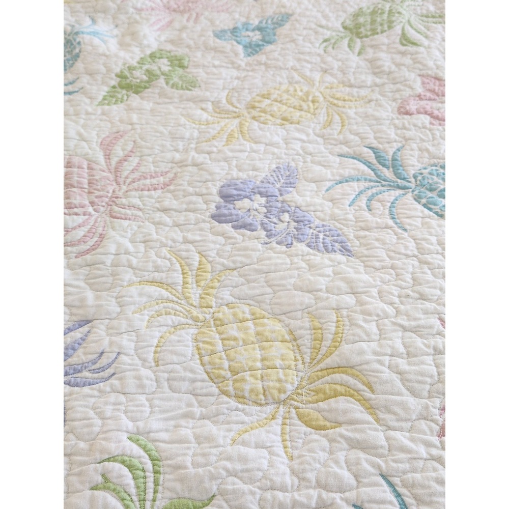 Lilly Pulitzer Quilt Comforter Bedspread Pastel Pineapples + 2 Shams KING - Picture 4 of 11